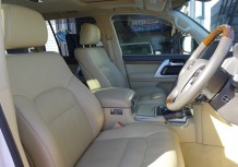 トヨタ　ランドクルーザー200 ZX 4WD 本皮シート サンルーフ 純正ナビ バックカメラ 3列シート シートヒーター ETC2.0 電動シート 後席モニター Bluetooth 禁煙車のサムネイル