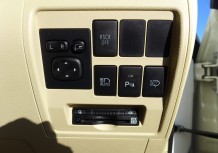 トヨタ　ランドクルーザー200 ZX 4WD 本皮シート サンルーフ 純正ナビ バックカメラ 3列シート シートヒーター ETC2.0 電動シート 後席モニター Bluetooth 禁煙車のサムネイル
